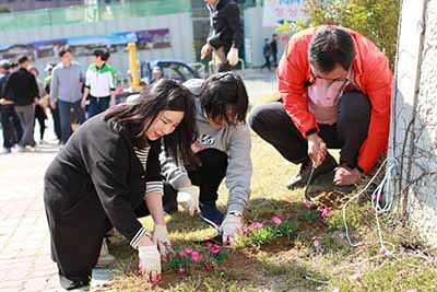 숲과 꽃이 어우러진 그린캠퍼스 조성을 위한 제71회 식목행사 개최